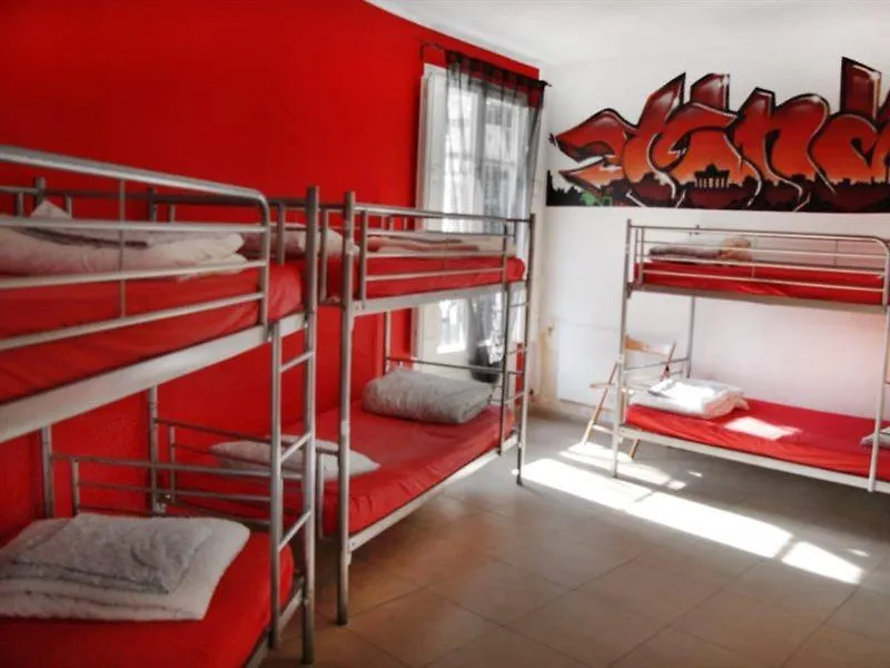 No Limit Hostel Graffiti Barcelona