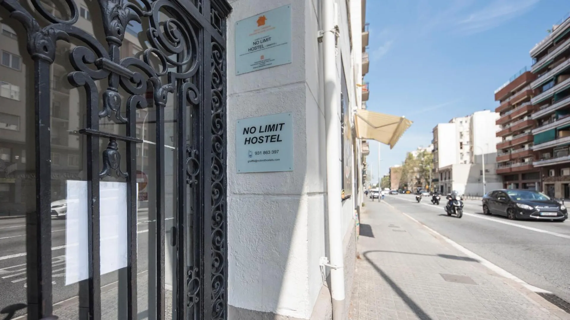 No Limit Hostel Graffiti Barcelona