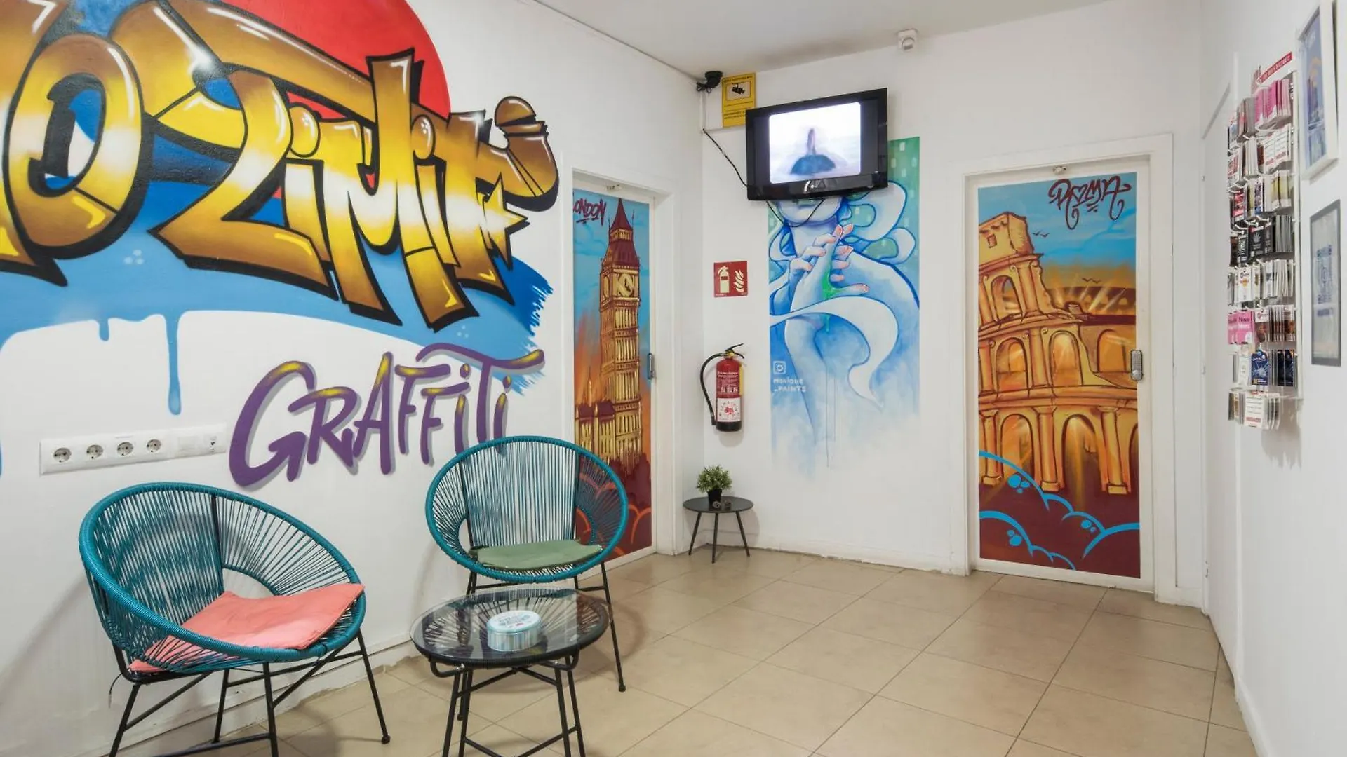 No Limit Hostel Graffiti Barcelona