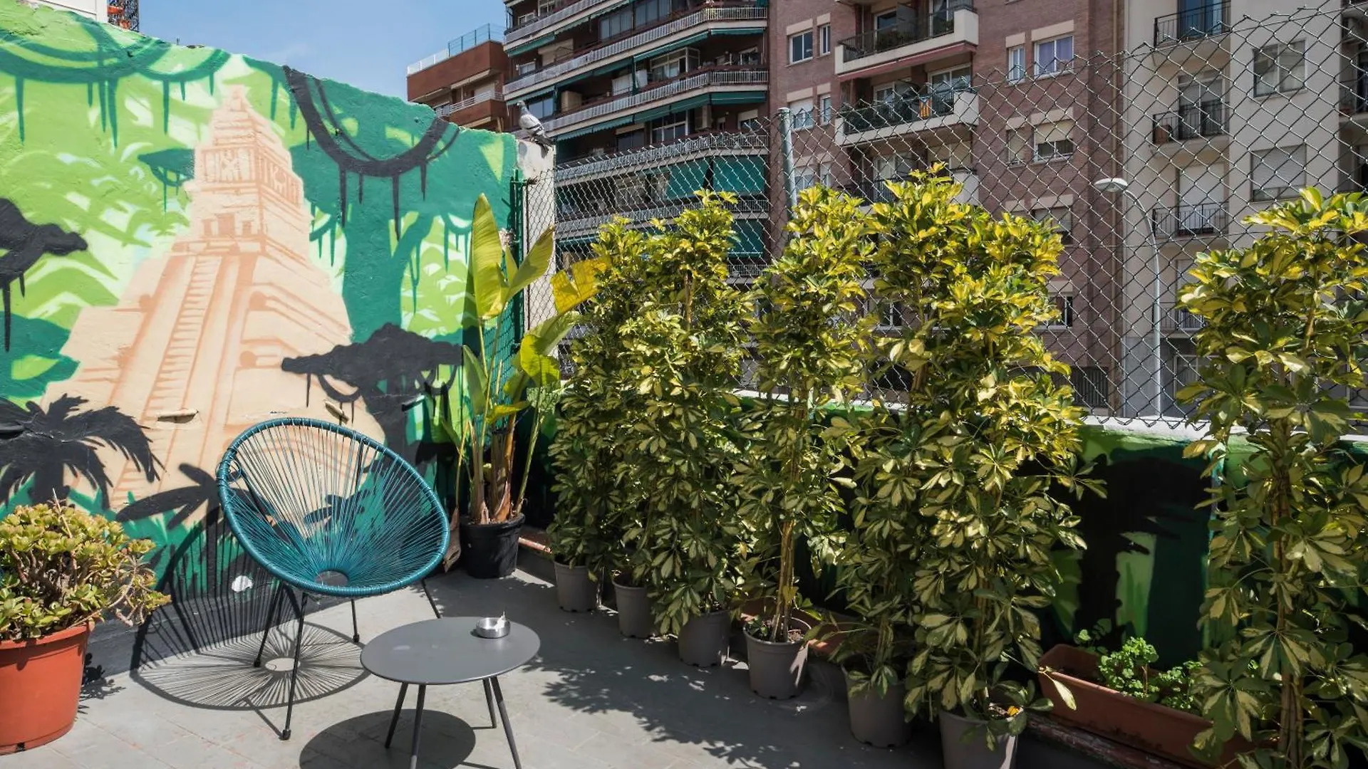 No Limit Hostel Graffiti Barcelona