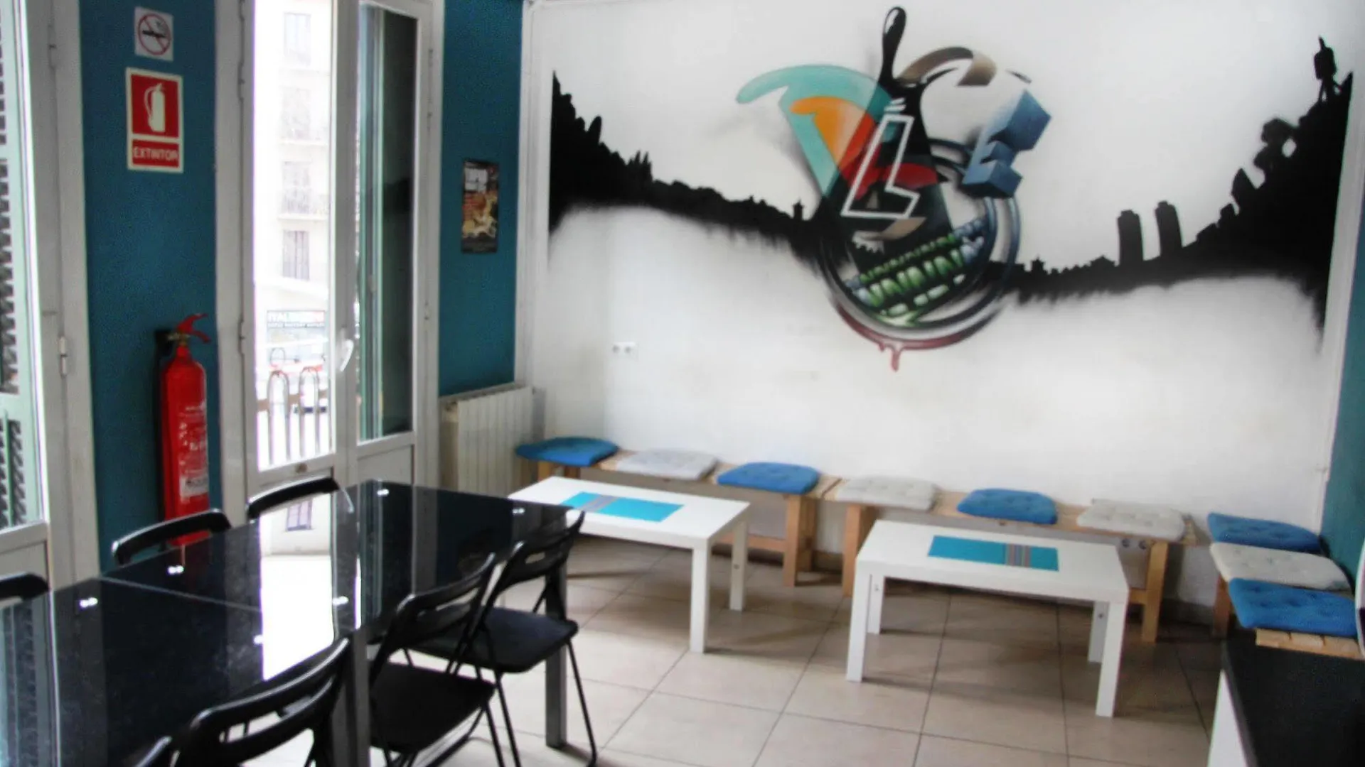 No Limit Hostel Graffiti Барселона