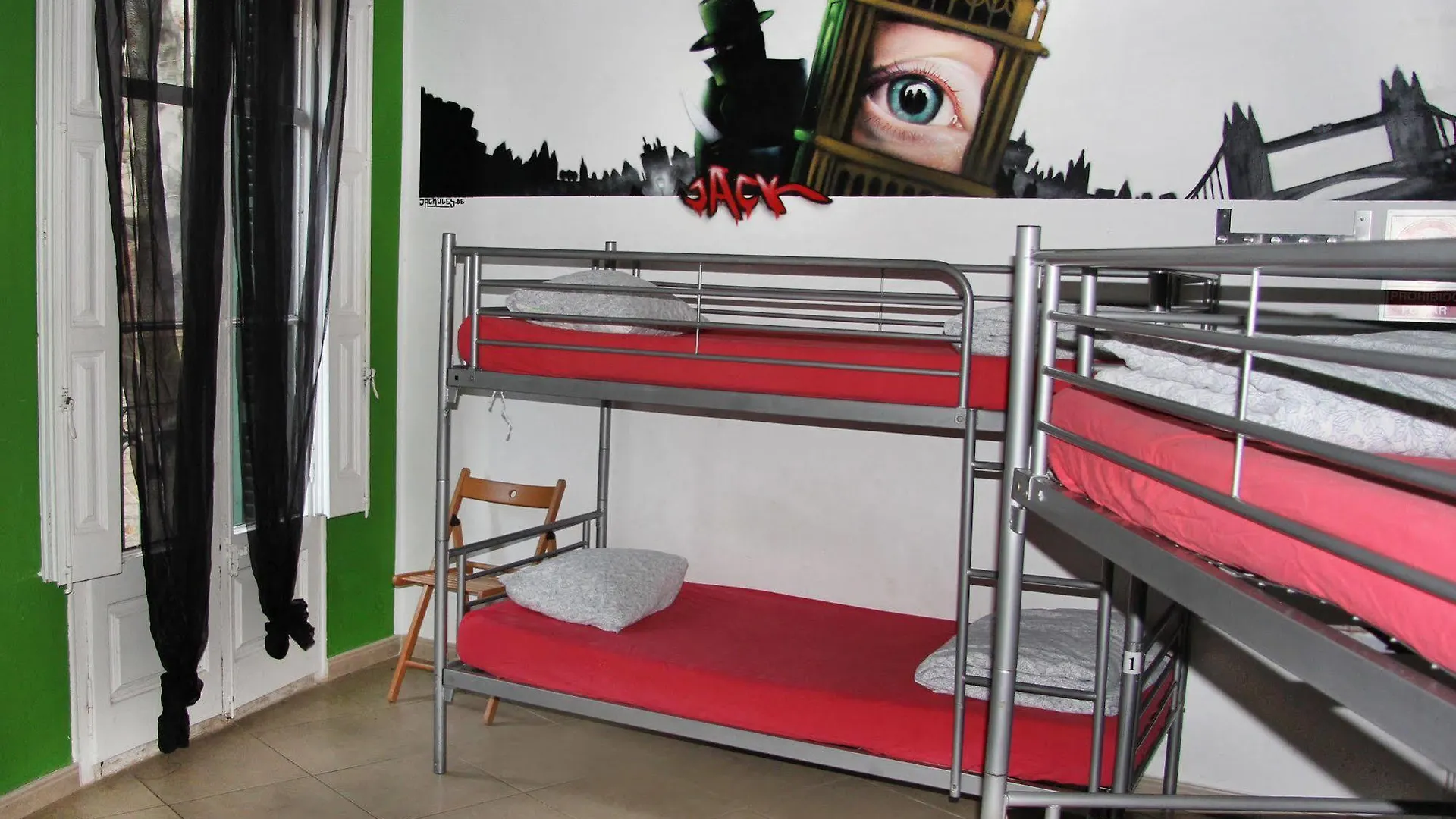 No Limit Hostel Graffiti Барселона