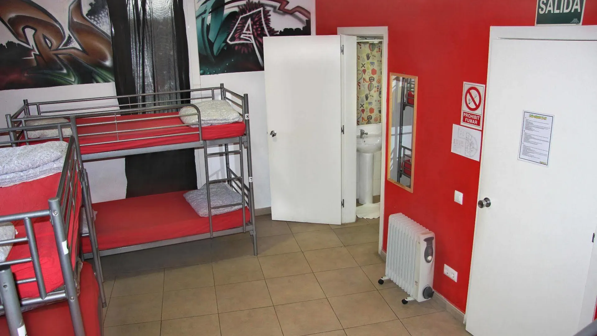 No Limit Hostel Graffiti Барселона Испания