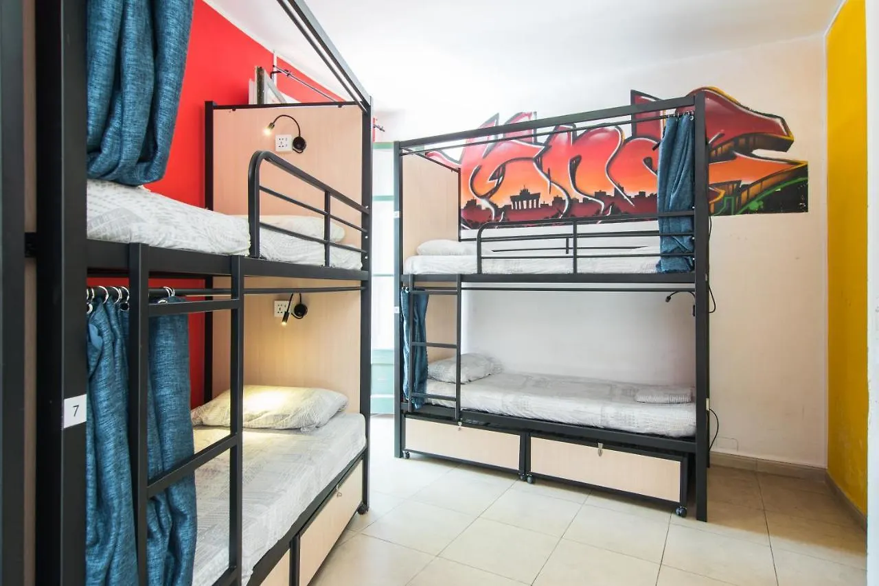 No Limit Hostel Graffiti Барселона Испания